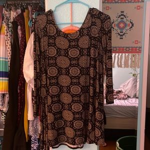 Cute stretchy F21 dress, 90’s inspired pattern